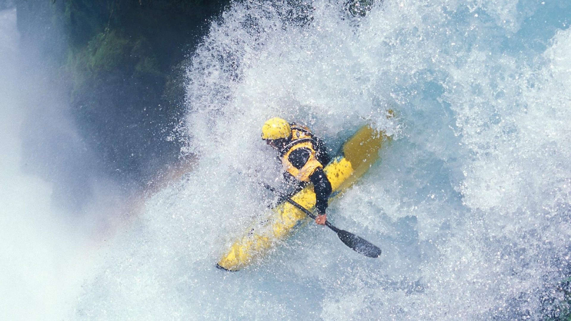 球迷狂热：现场氛围最震撼的比赛回顾，球迷视频